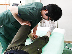 膝や足首を整える手技施術